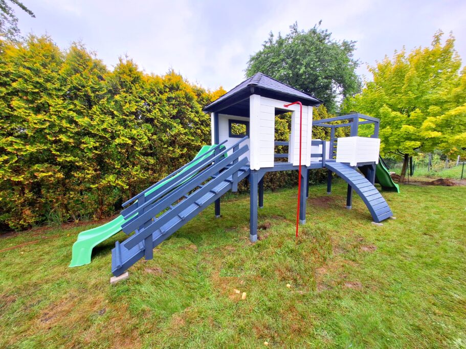 Zestaw Zabawowy to doskonałe rozwiązanie, które zapewni dzieciom godziny fantastycznej zabawy na świeżym powietrzu.