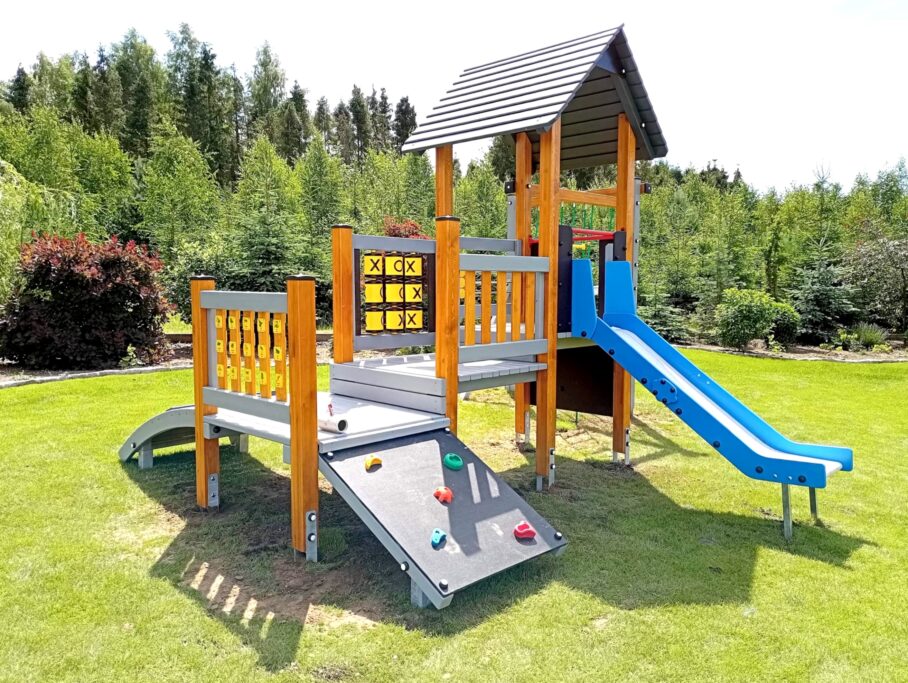 Zestaw Zabawowy to doskonałe rozwiązanie, które zapewni dzieciom godziny fantastycznej zabawy na świeżym powietrzu.