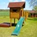 Plac zabaw P10 – wszechstronny zestaw do zabawy z domkiem, huśtawką i zjeżdżalnią
