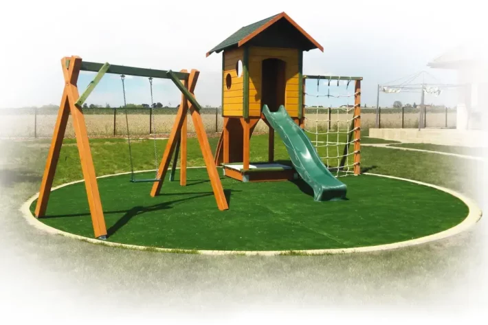 Plac zabaw P19 – wszechstronny zestaw do zabawy z domkiem, huśtawką i zjeżdżalnią