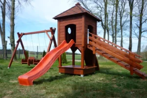 Plac zabaw P20 – wszechstronny zestaw do zabawy z domkiem, huśtawką i zjeżdżalnią