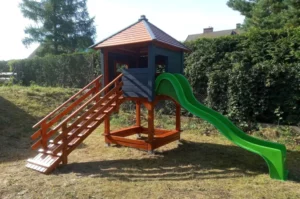 Plac zabaw P5 – wszechstronny zestaw do zabawy z domkiem, huśtawką i zjeżdżalnią