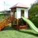 Plac zabaw P7 – wszechstronny zestaw do zabawy z domkiem, huśtawką i zjeżdżalnią