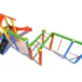 Zestaw zabawowy P81 to kompleksowa atrakcja na plac zabaw, zaprojektowana z myślą o dzieciach w wieku od 3 do 14 lat. Wyposażony w wieżę, trep wejściowy, ślizg, ściankę wspinaczkową, liny, siatkę wspinaczkową oraz drabinkę poziomą, oferuje różnorodne możliwości aktywnej zabawy.