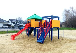Zestaw Zabawowy to doskonałe rozwiązanie, które zapewni dzieciom godziny fantastycznej zabawy na świeżym powietrzu.