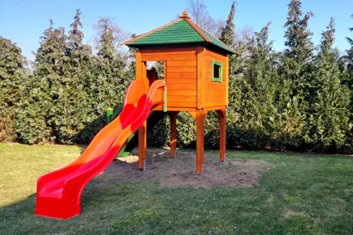 Zestaw-zabawowy-M41-3-wszechstronny-plac-zabaw-dla-dzieci Zestaw Zabawowy M41 to doskonałe rozwiązanie, które zapewni dzieciom godziny fantastycznej zabawy na świeżym powietrzu.