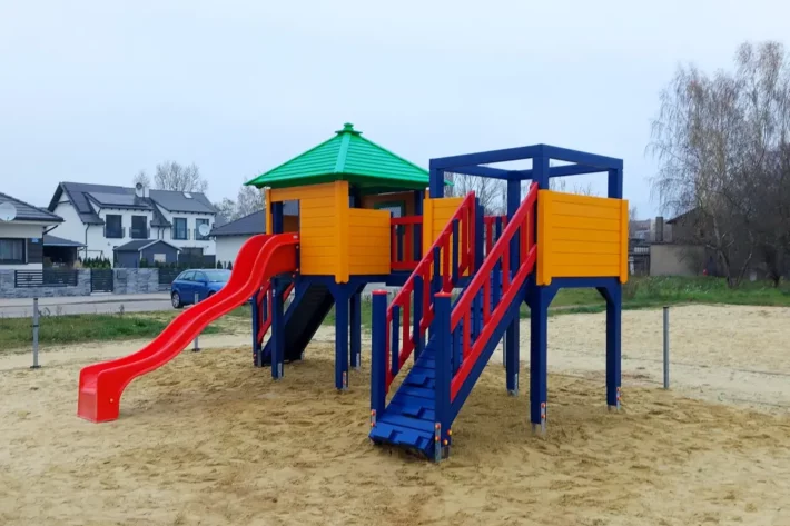 Certyfikowany plac zabaw MH42 – zestaw zabawowy z huśtawką | Ogrodeco