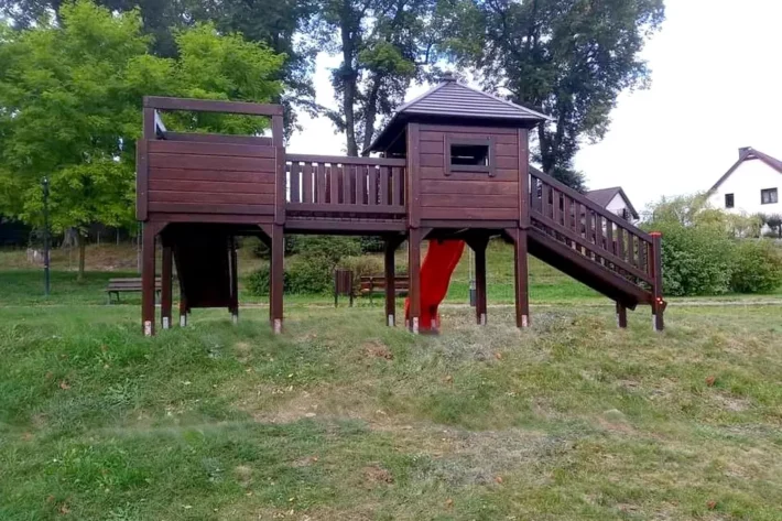 Zestaw-zabawowy-M42-3-wszechstronny-plac-zabaw-dla-dzieci Zestaw Zabawowy M42 to doskonałe rozwiązanie, które zapewni dzieciom godziny fantastycznej zabawy na świeżym powietrzu.