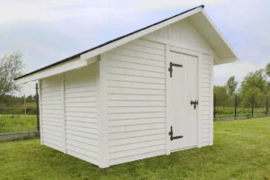 Domek narzędziowy D2 to idealne rozwiązanie dla osób poszukujących praktycznego i wytrzymałego miejsca do przechowywania narzędzi, sprzętu ogrodowego lub innych przedmiotów. Jego kompaktowe wymiary 3,00m x 3,00m sprawiają, że świetnie sprawdzi się w każdym ogrodzie.