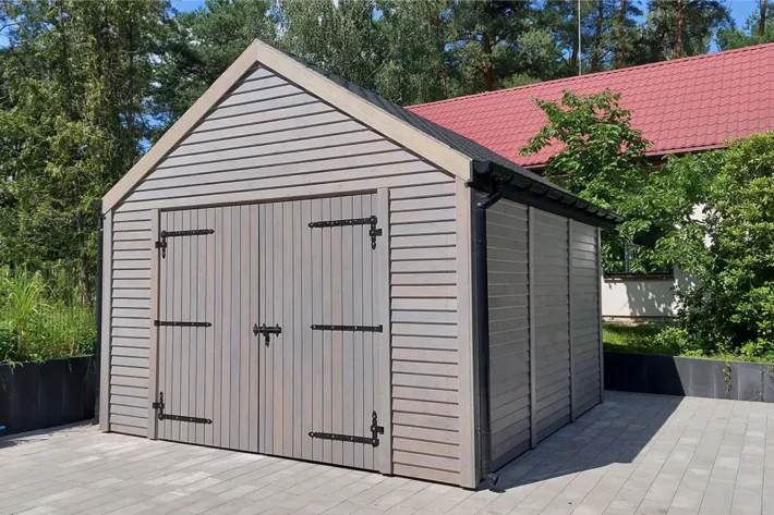 g1-2-nowoczesny-praktyczny-garaz Garaż typu STODOŁA G1 to stylowa i funkcjonalna konstrukcja, która doskonale sprawdzi się na każdej posesji. Dzięki nowoczesnej formie i solidnym materiałom, garaż zapewnia nie tylko praktyczne miejsce do przechowywania pojazdu, ale także estetyczny element architektury ogrodowej. Wymiary garażu wynoszą 4,10m x 6,10m, z przestrzenią garażową o powierzchni 5,50m x 4,10m oraz dodatkowym zadaszeniem o wymiarach 0,60m x 4,10m.