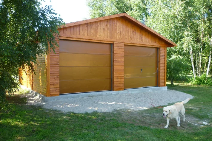 g2-3-nowoczesny-praktyczny-garaz Garaż G2 to solidna i przestronna konstrukcja, która zapewnia doskonałą ochronę dla Twojego pojazdu oraz sprzętów. Z wymiarami 6,50m x 5,50m, garaż oferuje dużą przestrzeń użytkową, idealną dla samochodu, motocykla lub innych pojazdów.