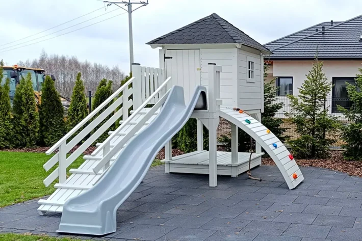 p24-4-funkcjonalny-plac-zabaw-dla-dzieci Plac zabaw P24 to kompletny zestaw, który oferuje dzieciom bezpieczne i kreatywne miejsce do zabawy.